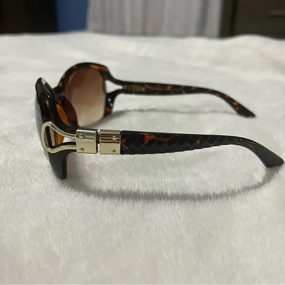 NYS Collection gold uv from